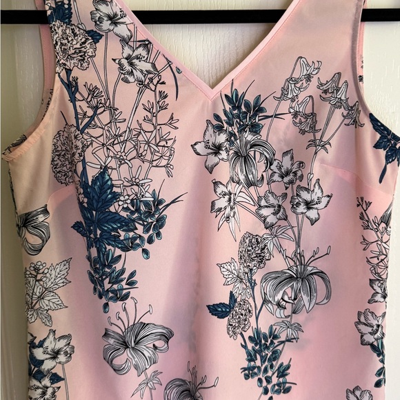 Banana Republic Pink Floral V-Neck Blouse - Picture 4 of 5